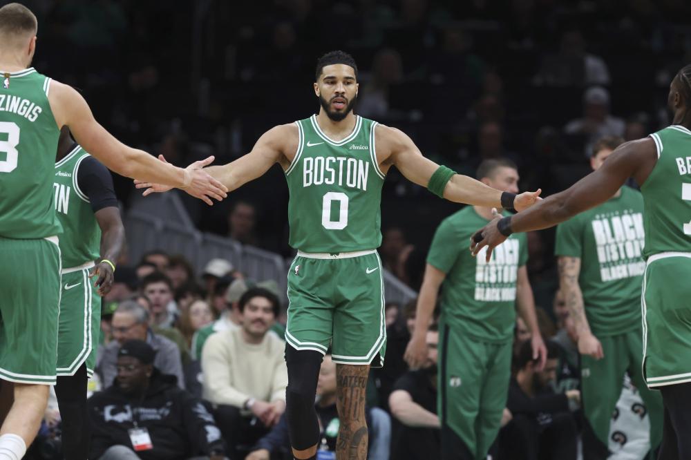 中场球员在 中场球员在