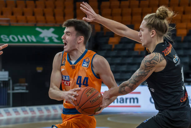 冷静并灵活 冷静并灵活